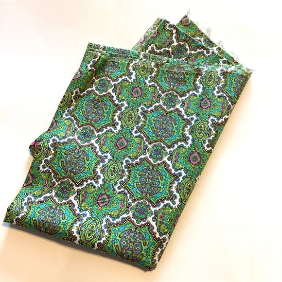 Green Cotton Fabric Material One Piece Quilting Sewing Just Over 2 Meters - Picture 1 of 2